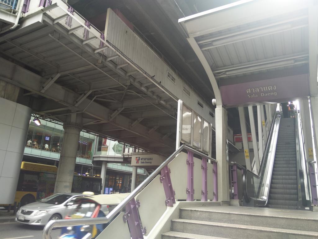 Pula Silom Hotel Bangkok Kültér fotó