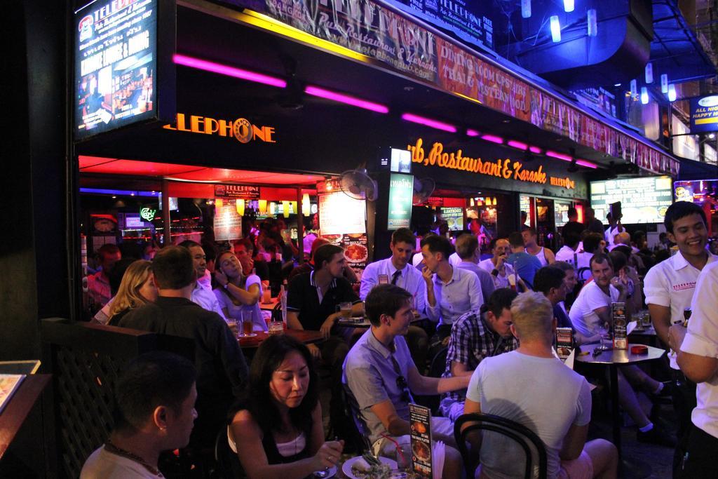 Pula Silom Hotel Bangkok Kültér fotó