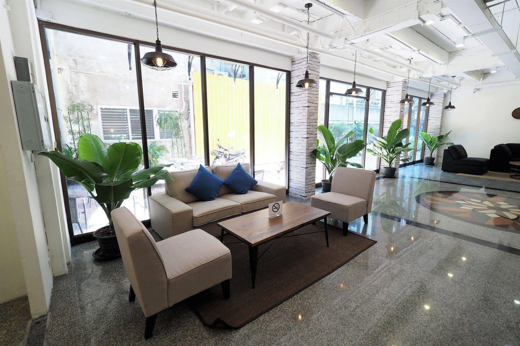 Pula Silom Hotel Bangkok Kültér fotó